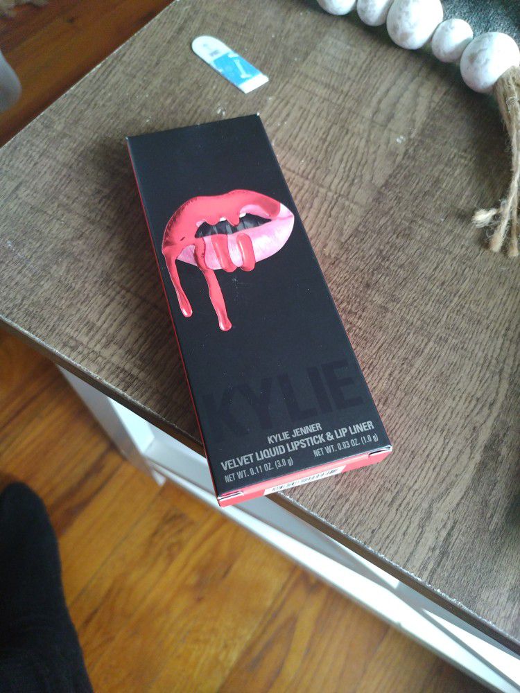 Kylie Cosmetics Party Girl Velvet Lip Kit