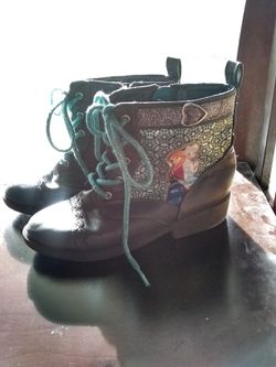 Elsa and Anna boots