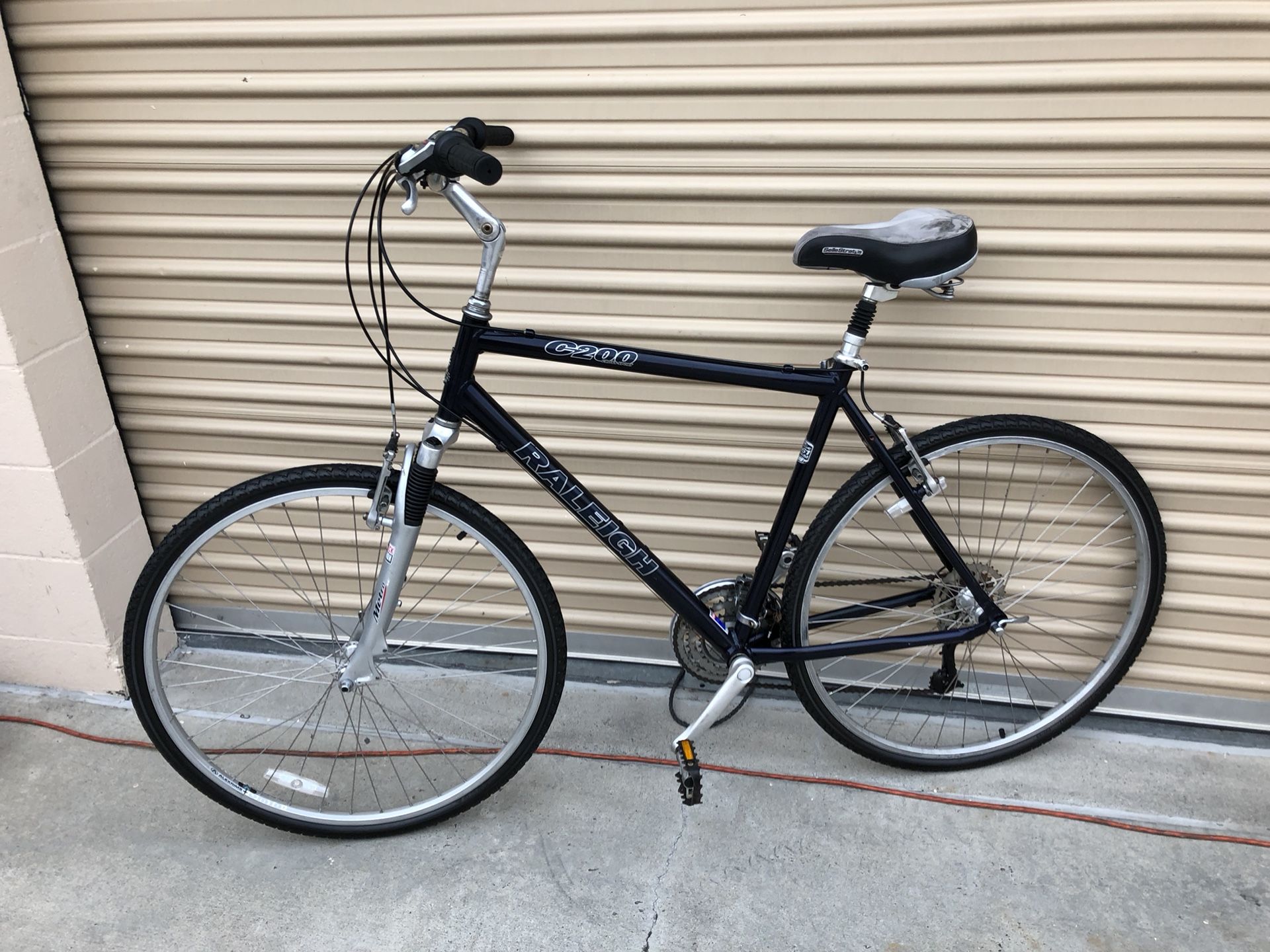 Raleigh C200 Cross Sport Hybrid Bike 24 Speed