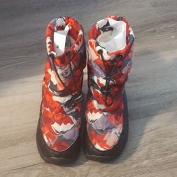 Snow Boots Kids Size 13 New $10