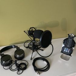 🔥 STUDIO IN A BOX 4 PODCASTERS!! ZOOM H8 RECORDER + Studio Kit — $250 OBO 🔥