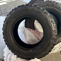 Used set of BFG KO2s (245/70r17)