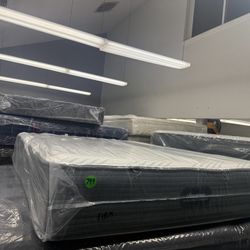 QUEEN SIZE SIMMONS BEAUTYREST PRESSURESMART (FIRM) HYBRID MATTRESS & BOX SPRING BED SET