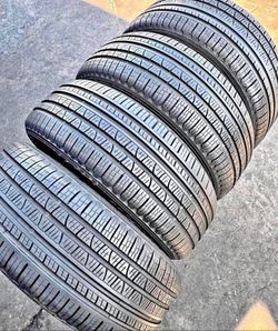 235/55/19 Pirelli Selling a set of 4 tires in excellent condition 🫡