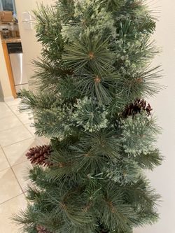 5 Foot Accent Christmas Tree Thick Branches Pinecones With Pot