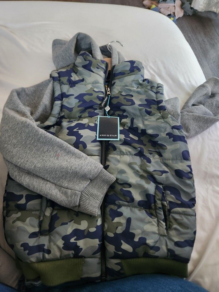 Youth Puffer Vest Jacket. Green.