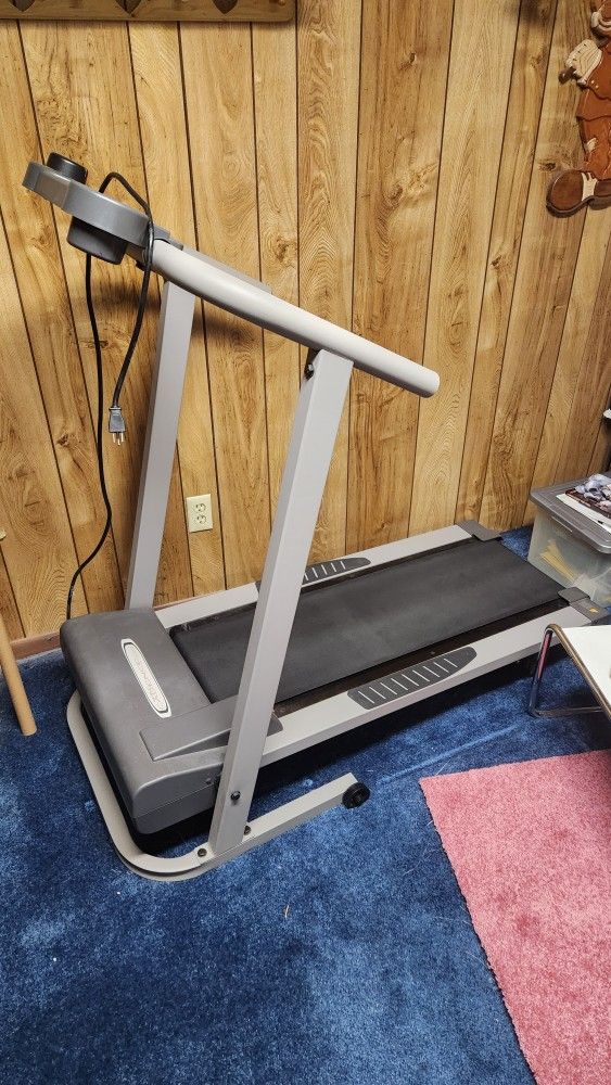 Weslo Cadence C22 Walking Treadmill - Works Great!