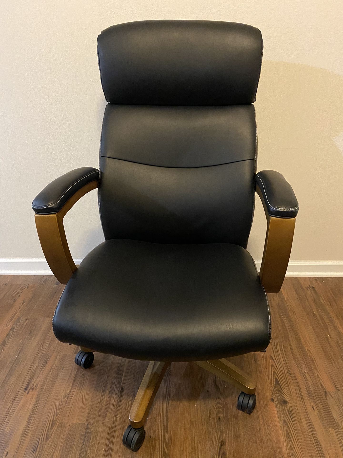 La-Z-Boy Executive Office Chair – Black Leather, Solid Wood Base – Excellent Condition