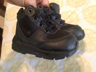 Baby Nikes size 5