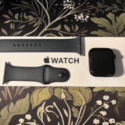 SE 44 Apple Watch 