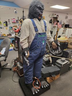 Rotating Gorilla 6ft Tall