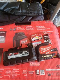 Firm Price🛑 Milwaukee M18 6.0 battery used Good & 25" tape measure led light Included. Precio Firme🛑
