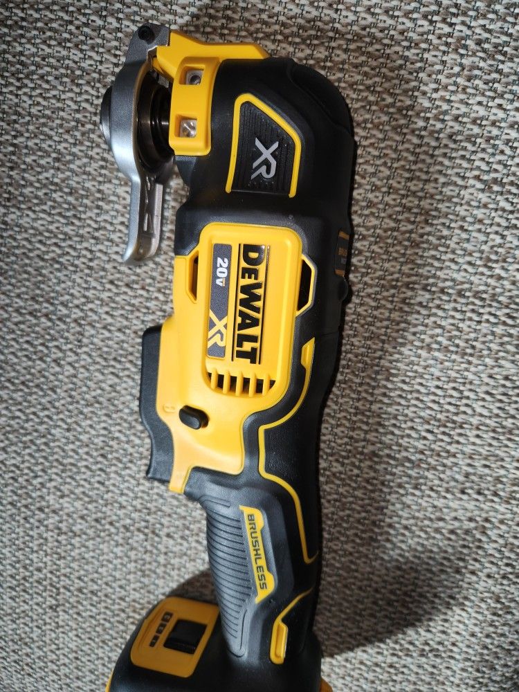 DEWALT XR 20-volt Max Cordless Brushless Variable speed 4 -Piece Oscillating Multi-Tool
Item #1324949 |
Model #DCS356B