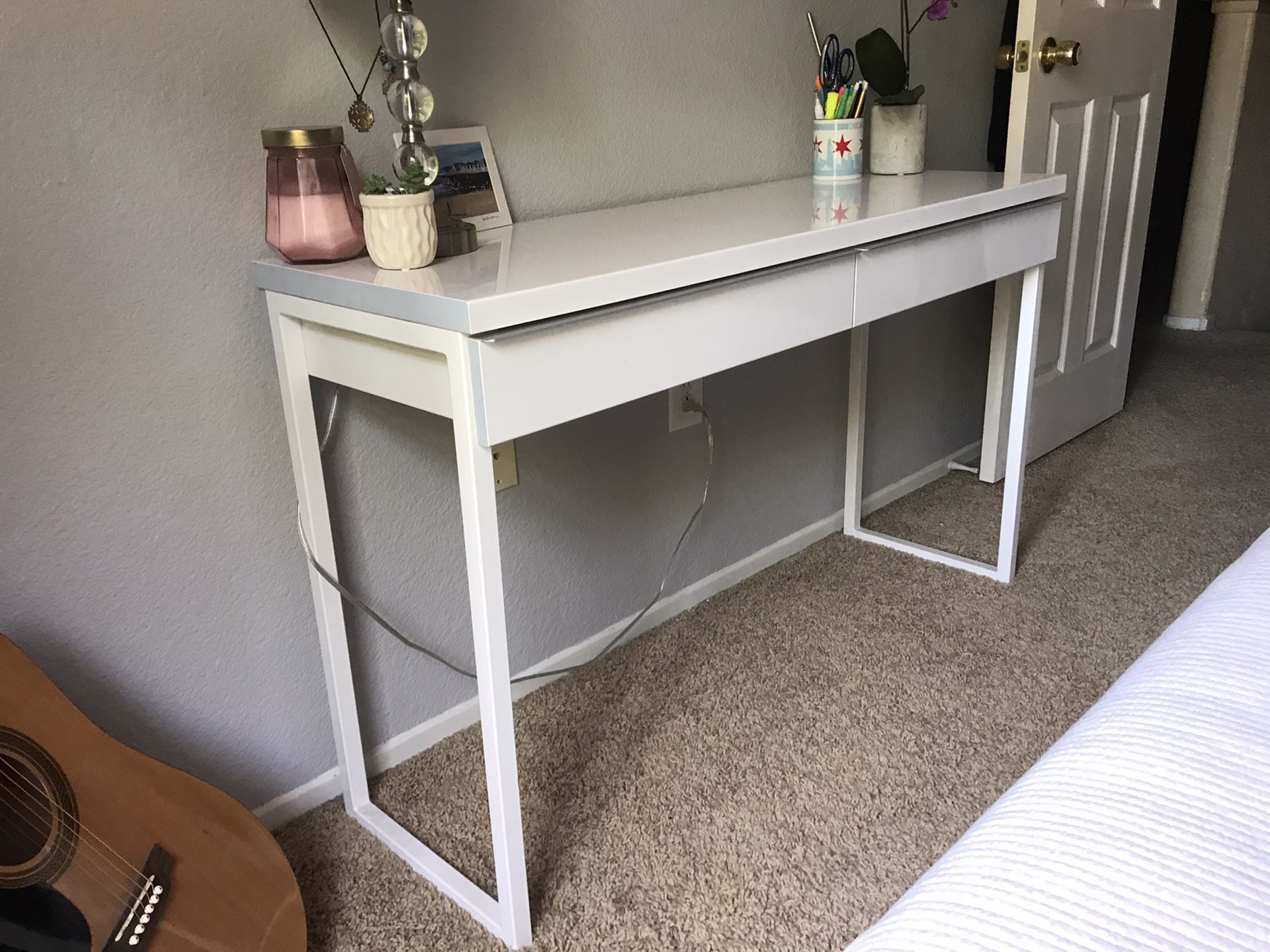White Desk for Sale in Santee, CA OfferUp