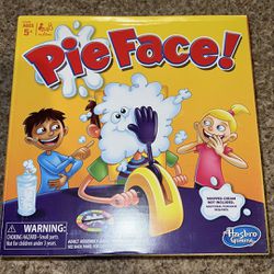 Hasbro Gaming Pie Face Game | Whipped Cream Family Board Game for Kids | Ages 5 and Up | for 2 or More Players | Funny Preschool Games | Kids Gifts
