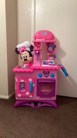 Minnie Mouse play kitchen
