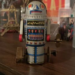 Vintage Toy Wind Up Robot 