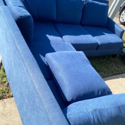 Sectional Couches 