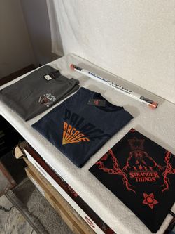 NETFLIX STRANGER THINGS LOT OF (4) ITEMS - T-SHIRTS BANDANNA POSTER - BRAND NEW