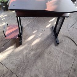 Estoy Vendiendo Escritorio En Buenísimas Condiciones