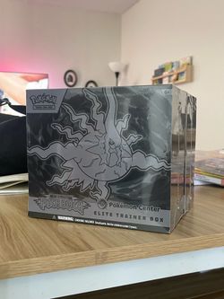 Pokemon Mega Evolution Pitch Black Pokemon Center Elite Trainer Box