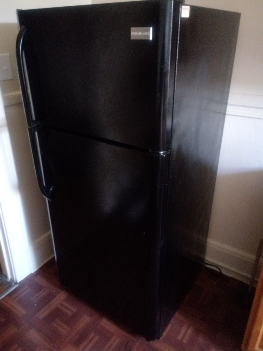 Frigidaire 18 cu ft. Refrigerator