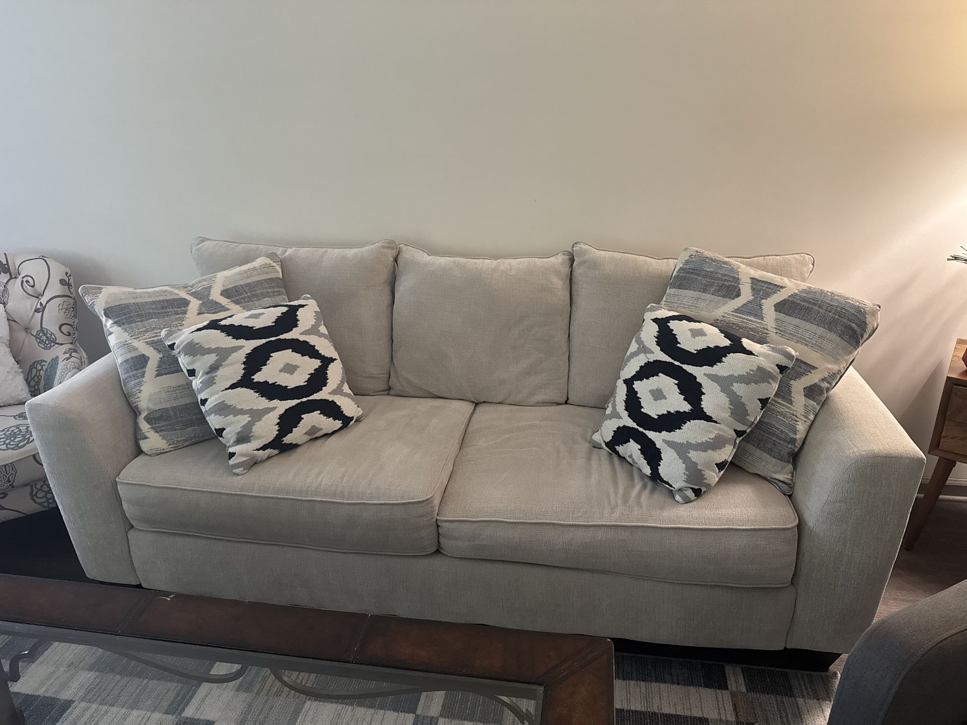 Light gray couch- Like New!