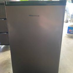 Mini Fridge For Dorm Room or Office 2.7 cu feet