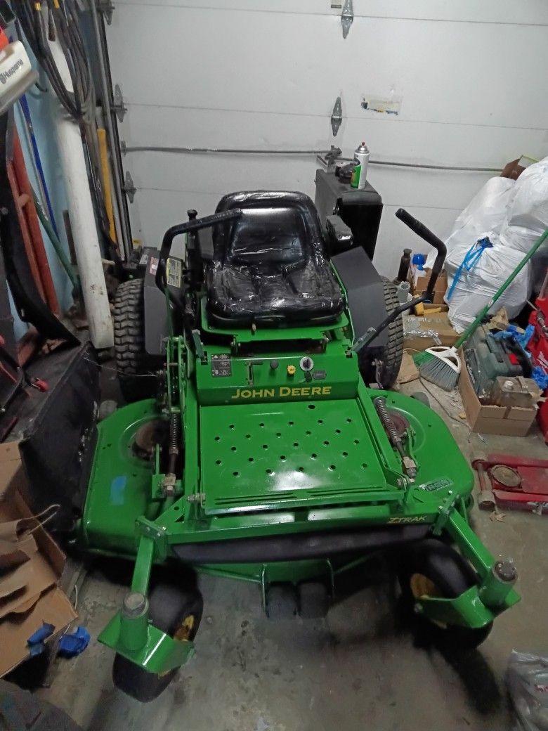 John Deere 727 23 HP Kawasaki Motor