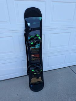 K2 Raygun Snowboard 153 cm with Head Med Size bindings and Strapped Tote Carrier
