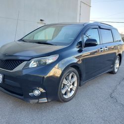 2014 Toyota Sienna SE Clean Title 