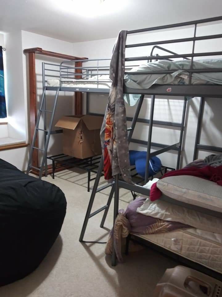 Svarta ikea twin bunk bed set (2 sets)