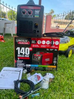 Lincoln Electric
140 Amp Weld Pak 140 HD MIG Wire Welder w/Magnum 100L Gun, Sample Spools MIG Wire and 2 Flux-Cored Wire 115V Starter Kit