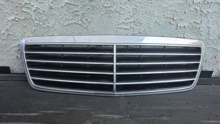 1(contact info removed) MERCEDES CLK320 CLK430 W208 FRONT BUMPER GRILL OEM