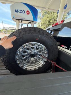 Kmc Crux 17” w 33s