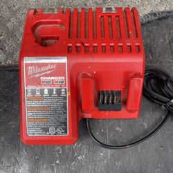 Milwaukee 12/ 18 Volt Charger 