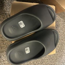 Yeezy Slides Size 6 Slate Grey