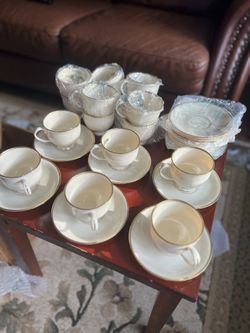 Set of 16 Lenox Mansfield Ivory Footed Cup & Saucer with Gold Trim Set of 16 Excellent