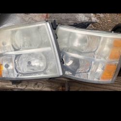 07-14 Silverado 1500/2500/3500 Headlights