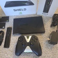 Nvidia Shield TV 1st Gen w/ Gamepad & Remote