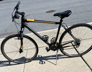 Specialized Crosstrail XL 29inch/700c 24 Speed Near Mint Condition $500 Obo 