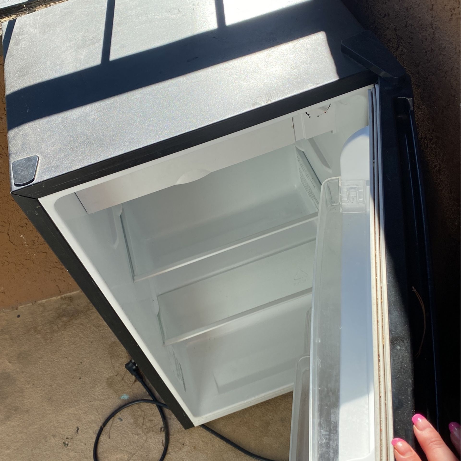 Hisense Mini Fridge for Sale in Barstow, CA OfferUp