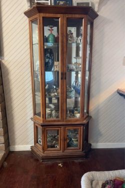 Light up China hutch. Top and bottom light up