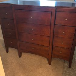 Dresser And 2 Matching Nightstands