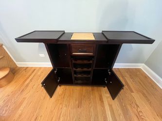 MOVING SALE ! Wine bar / buffet  curio