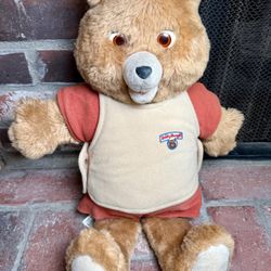 Vintage 1985 Worlds of Wonder Teddy Ruxpin Animated Talking Bear.