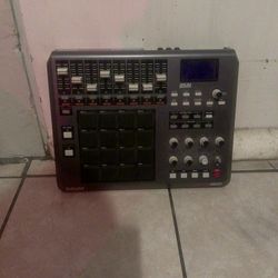 AKAI Professional MPD32 USB/MIDI Pad Control Unit