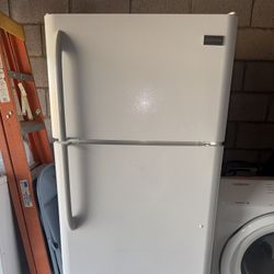 Refrigerator Top Freezer Frigidaire 