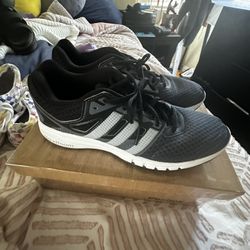 Men’s 9 Adidas Tennis Shoe -never Worn