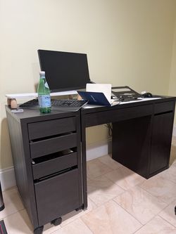 Ikea desk 90%new